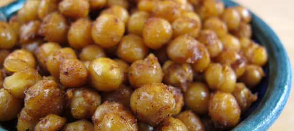 נשנוש חומוס אפוי בשתי גרסאות