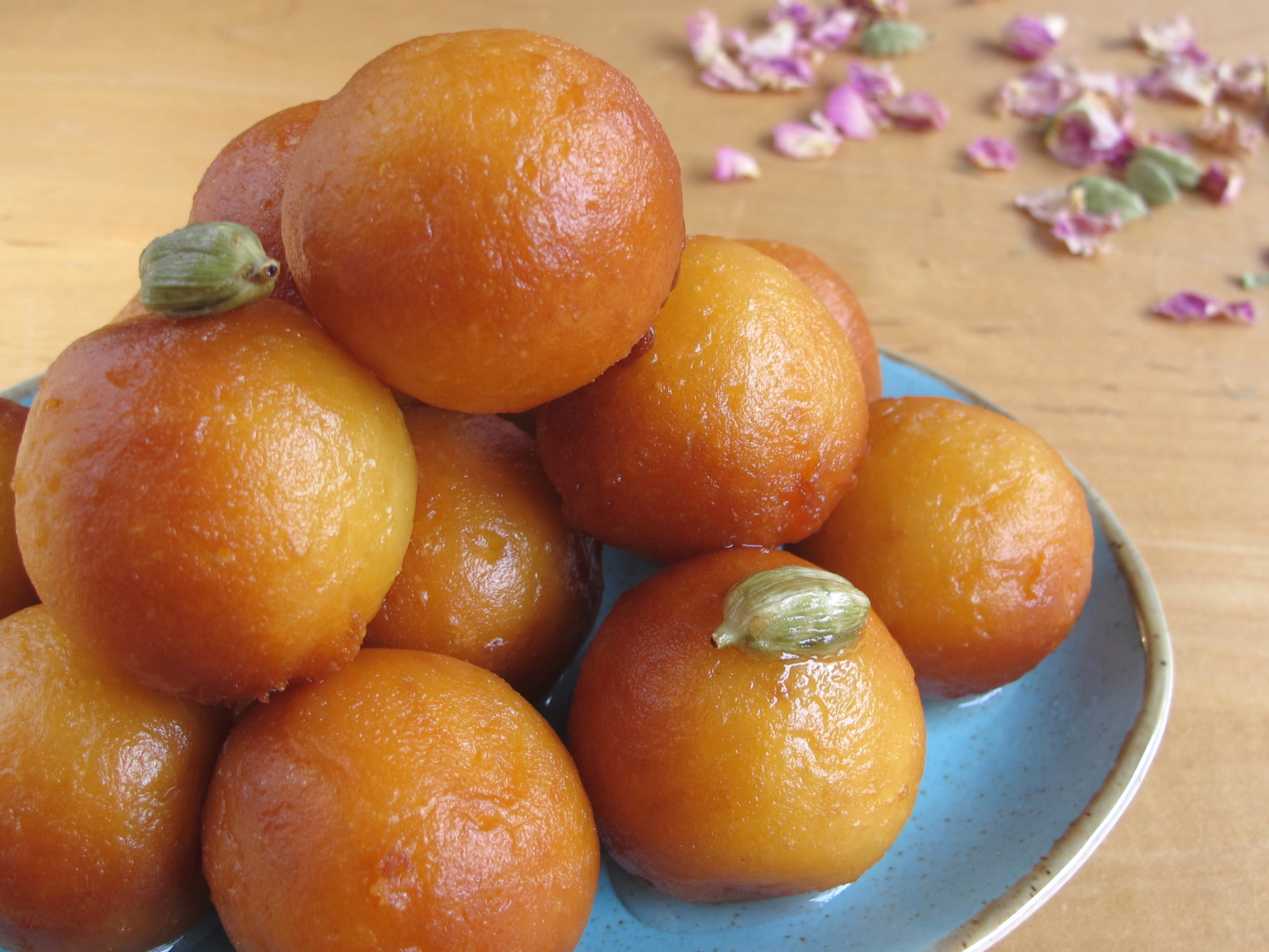 גולאב ג’אמון