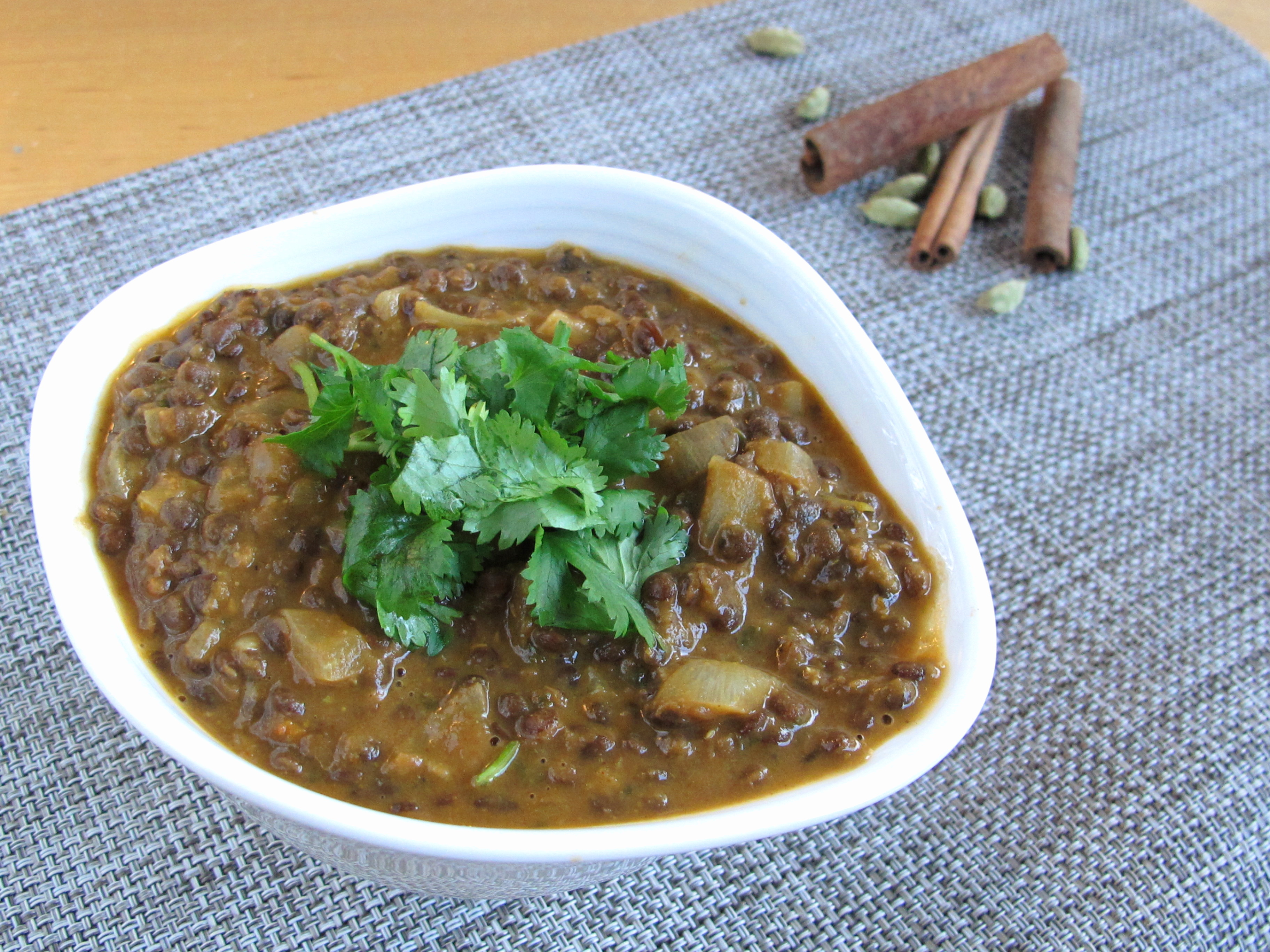 דאל מאקני – קארי עדשים שחורות