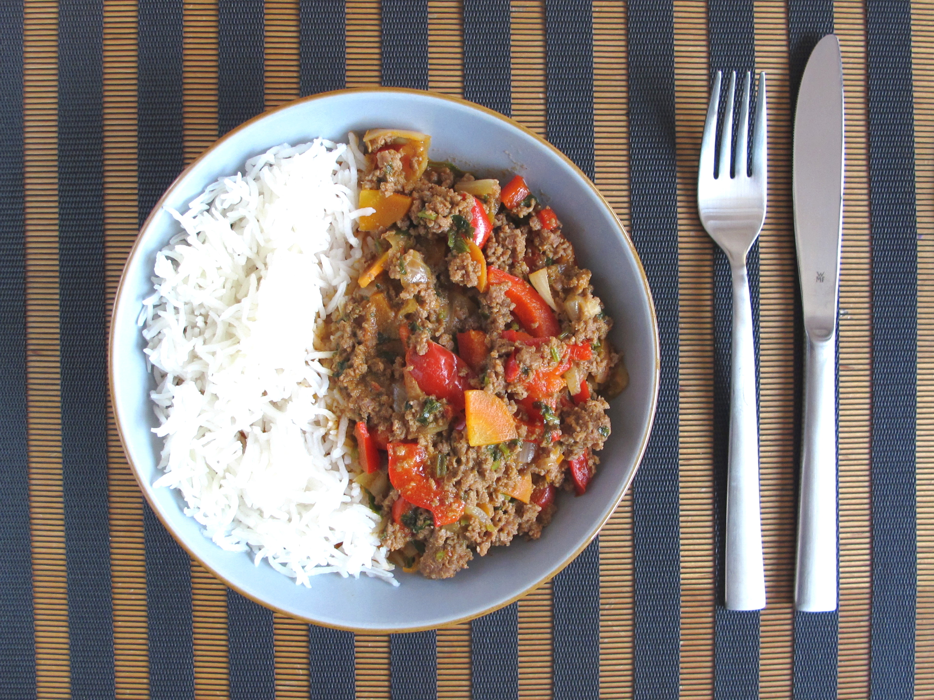 “בולונז” קארי אדום