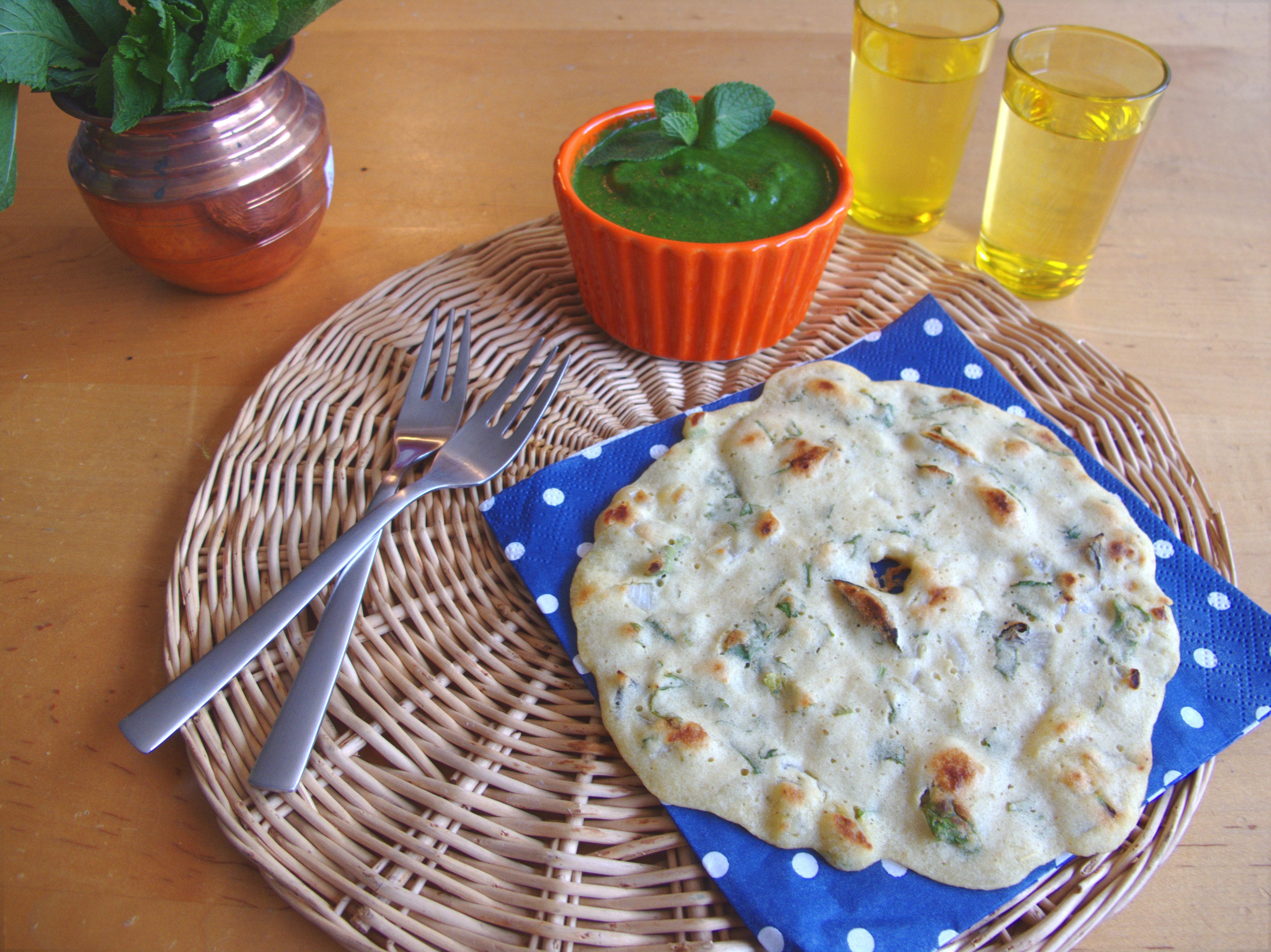 אדאי – פנקייק אורז וקטניות בשתי גרסאות